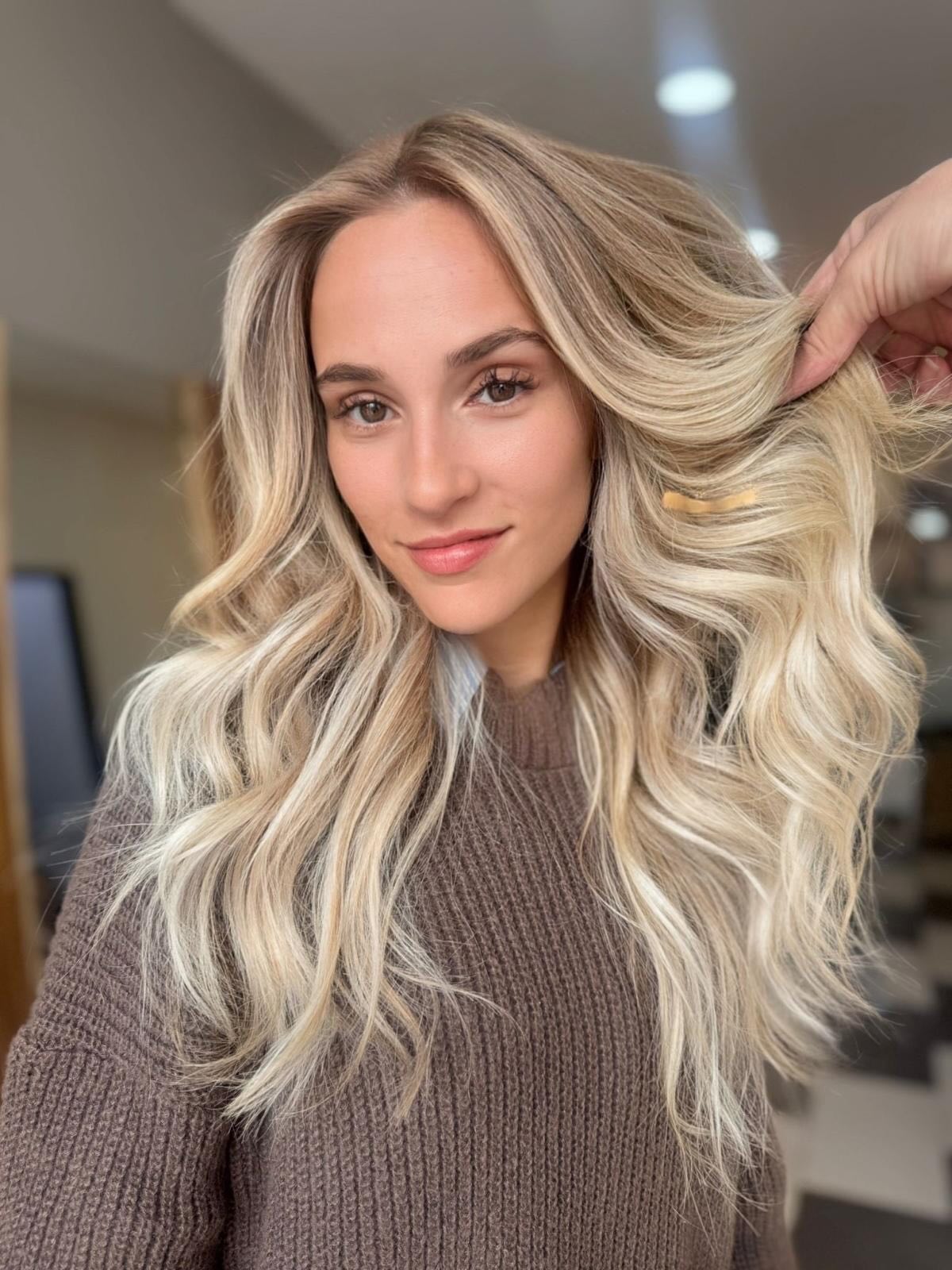 Loiro acetinado com matização fria